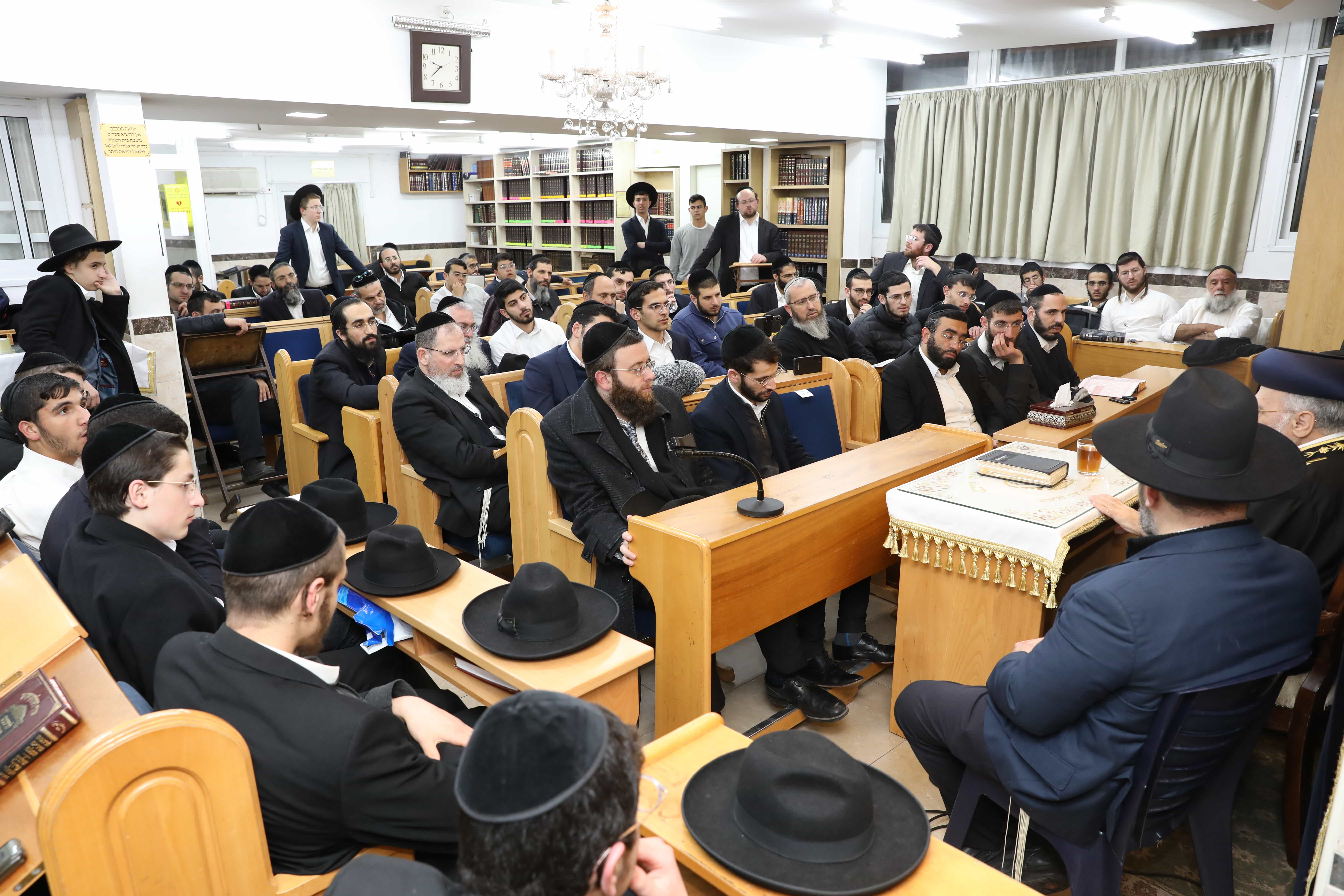 Daily Learning in the Beit Midrash